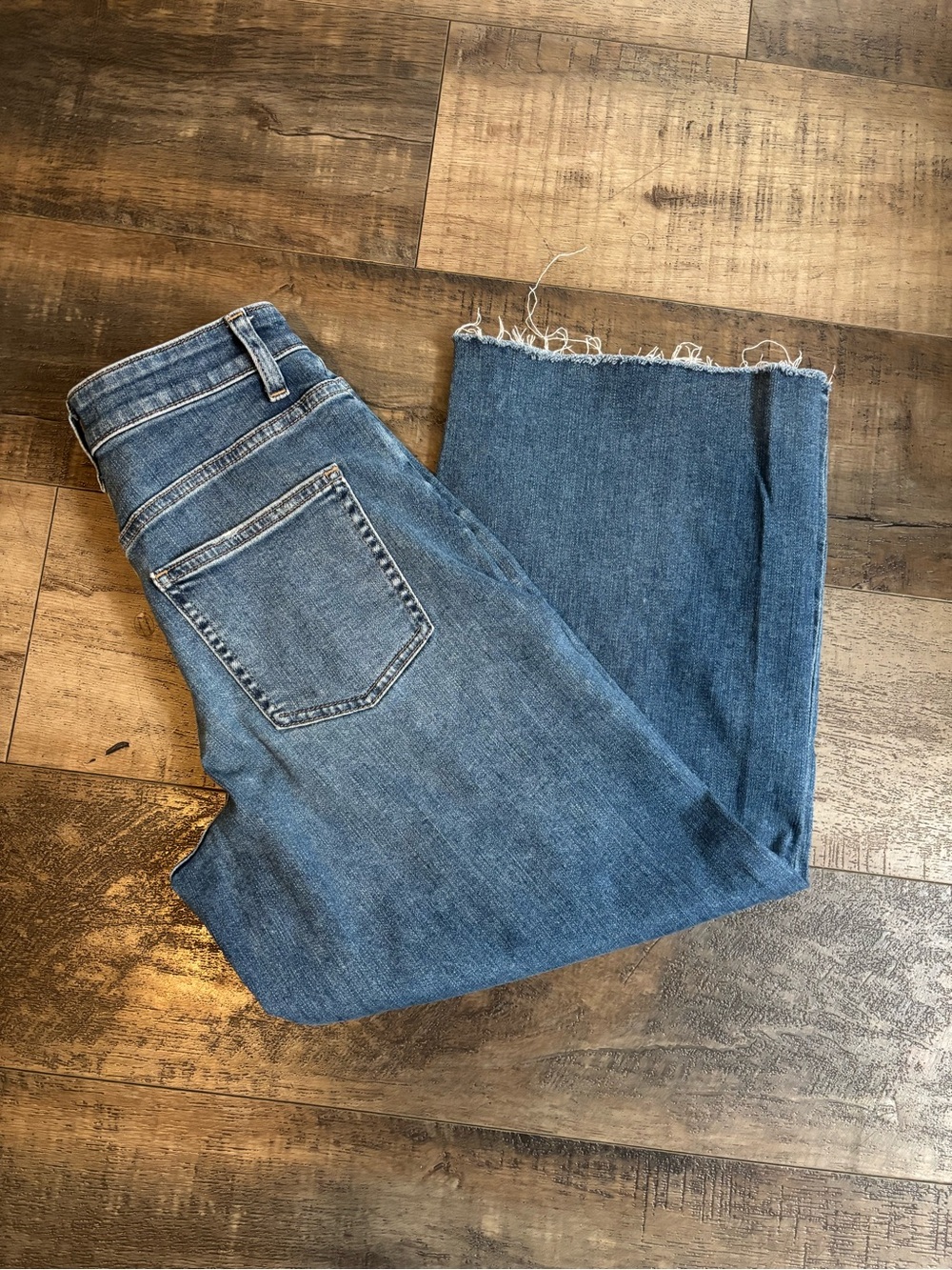 Uniqlo High-Rise Women's Straight Jeans in Medium Blue with Raw Hem
